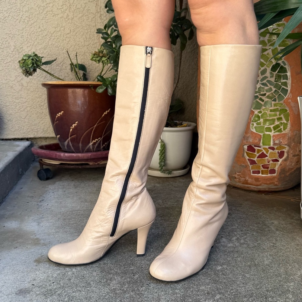 Vintage Cream Gucci Knee-High All Leather Boots with Round Toe